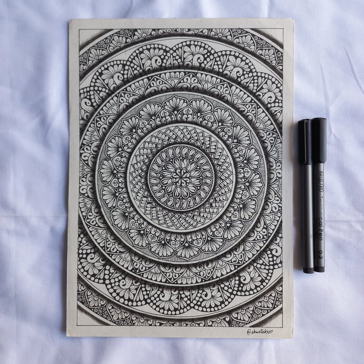Kohl Intricate Mandala